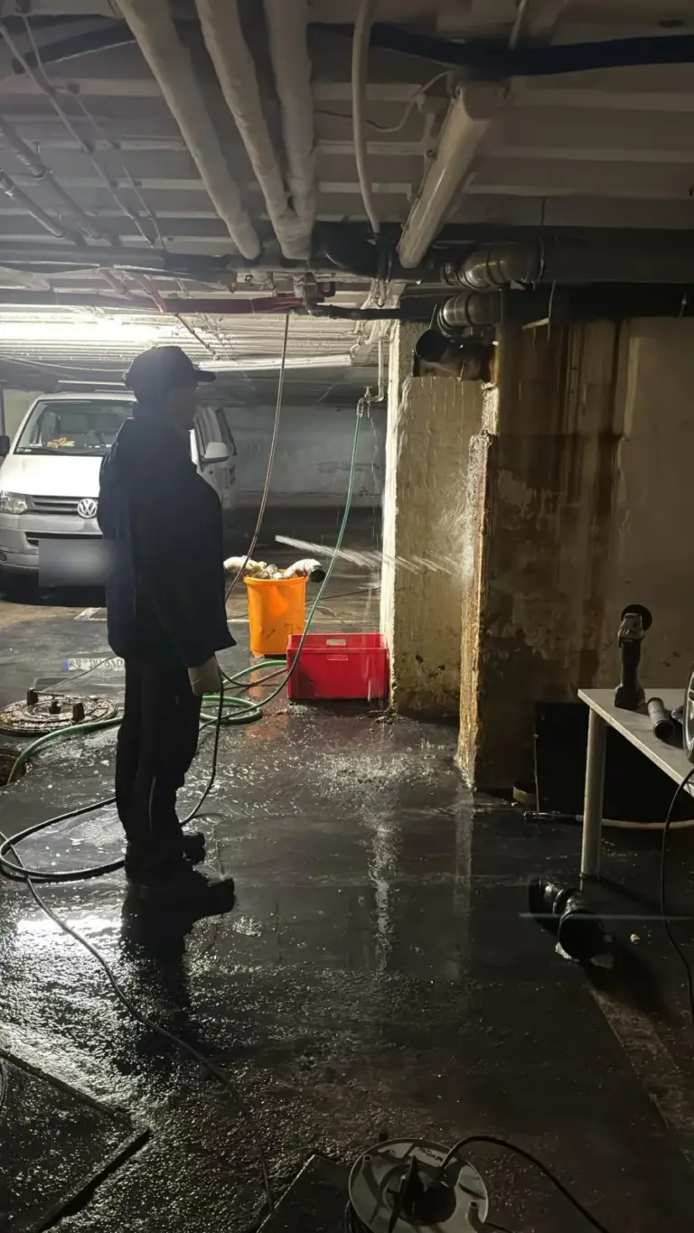 Sanitär-Notdienst Karlsruhe: Einsatz von BT-Haustechnik nach Wasseraustritt im Untergeschoss
